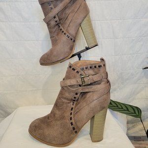 Venus faux suede booties